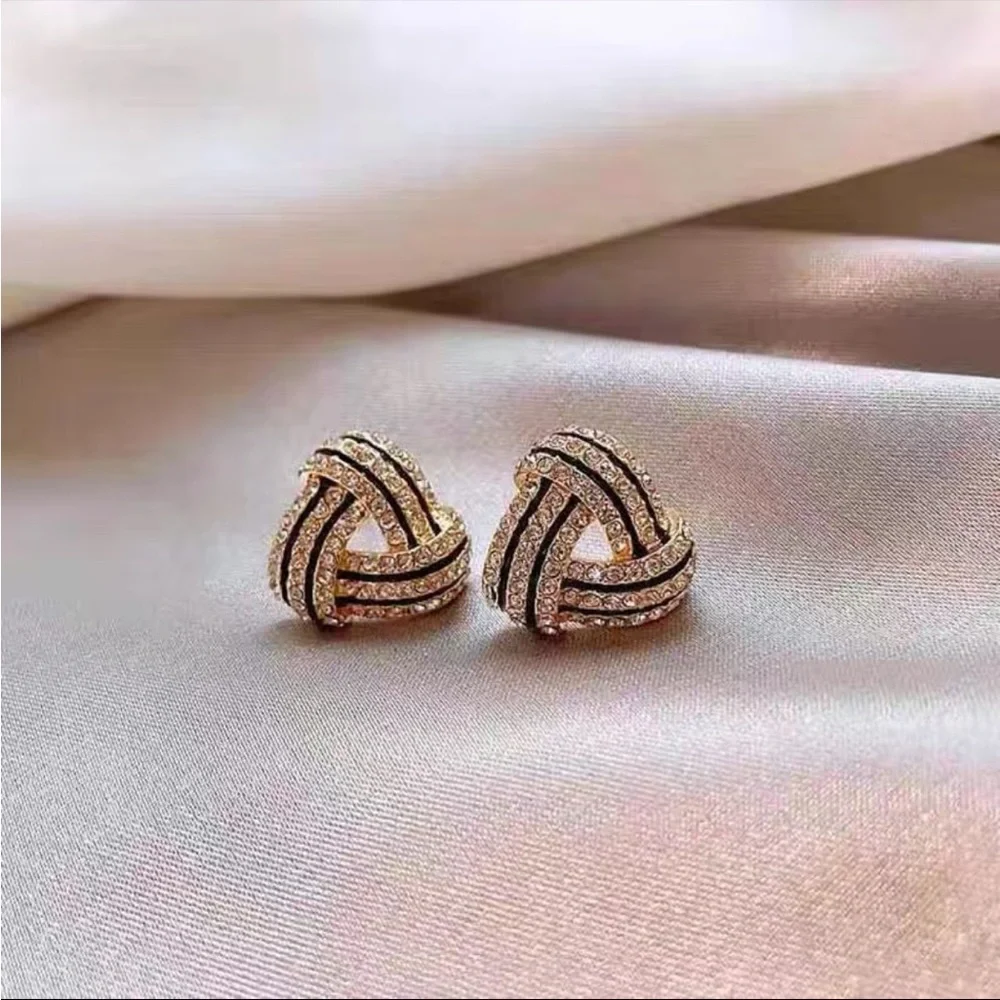 Vintage style elegant geometric-triangle zircon luxury earrings new NWT